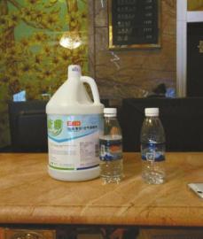 酒店用矿泉水空瓶装清洁剂 房客误饮后中毒(图)