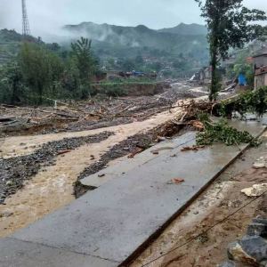 河北遭暴雨袭击 石家庄井陉县村庄目前仍失联
