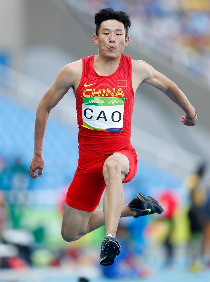 男子三级跳远:中国三名选手携手进决赛