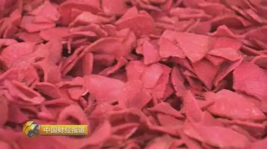 　　不仅仅是萝卜，苹果、秋葵等等各种各样的蔬菜瓜果都可以制成香脆的蔬果干。