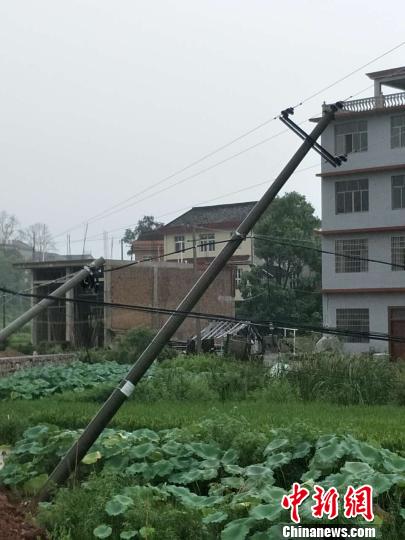 暴雨致湖南溆浦县3万余群众受灾有公路水淹塌方