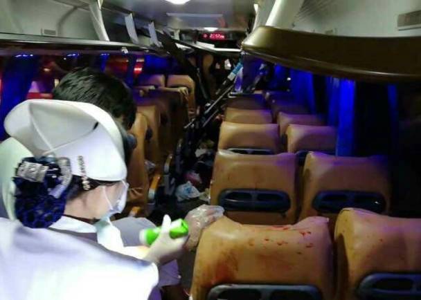 载香港游客大巴在广州遇严重车祸 至少2死40伤
