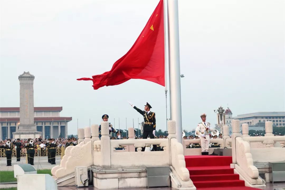 央广网国内 国内滚动    国旗护卫队升旗手袁晋爽——   只为那抹国旗