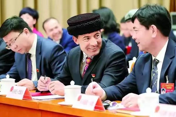 拉齐尼巴依卡：永不折翅的“帕米尔雄鹰”