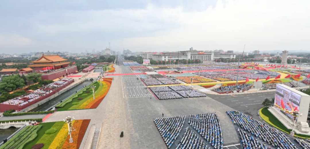 要深入总结百年党史正反两方面经验,在历史智慧的学习运用中 提升