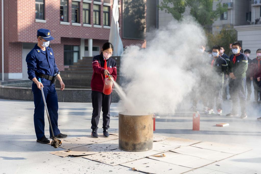 半岛app官方假训练真坑钱！多部分概括施策管理消防安全假训练(图2)