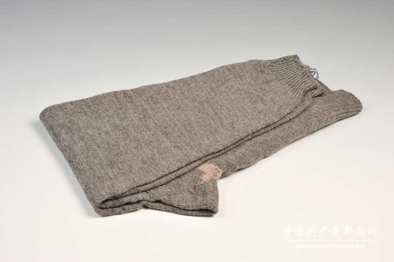 邓林赠卓琳亲自给邓小平织的毛裤
