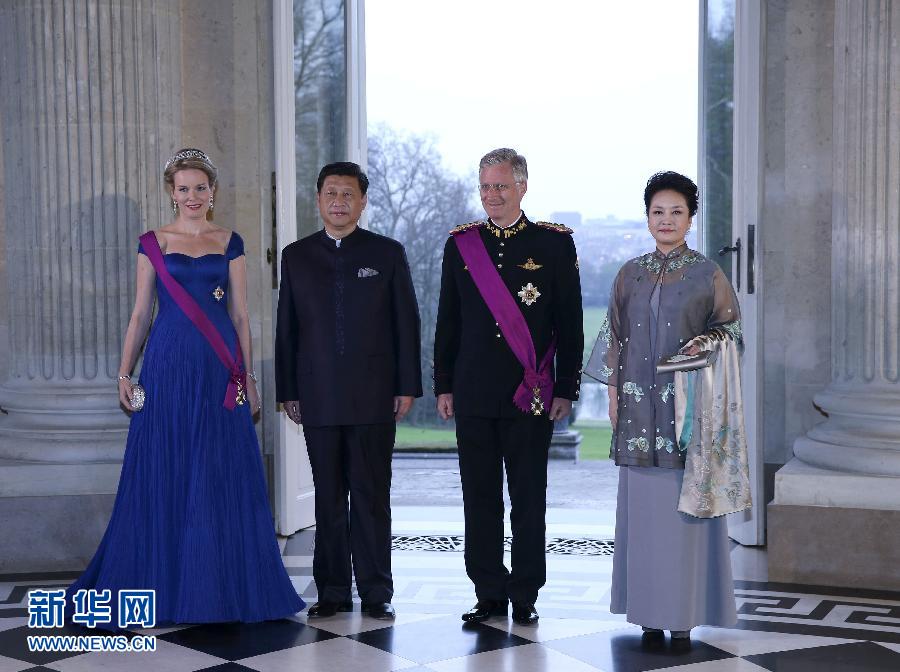 （时政）习近平和夫人彭丽媛出席菲利普国王夫妇举行的隆重国宴