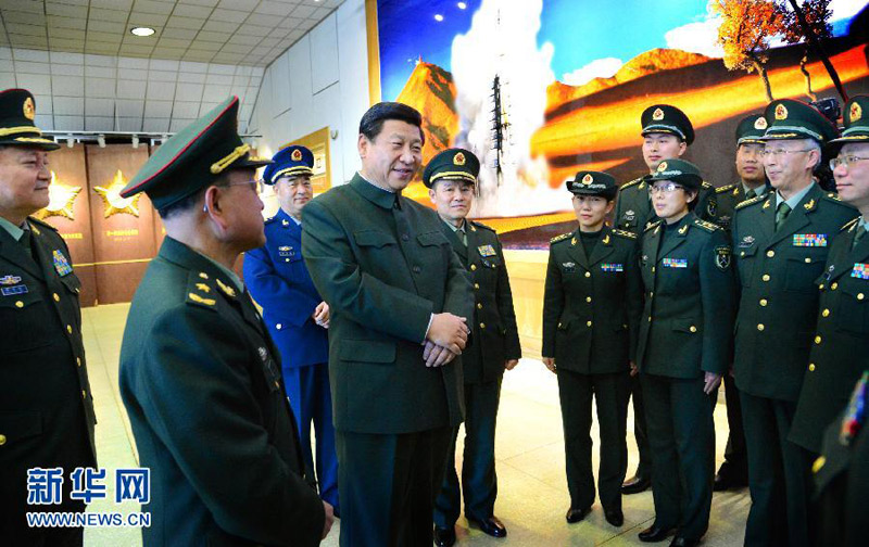 2013年2月2日和4日，习近平分别来到空军某试验训练基地、酒泉卫星发射中心和兰州军区机关视察。李刚 摄
