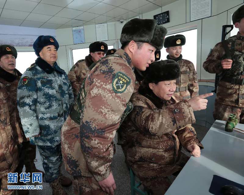 2014年1月26日，习近平来到内蒙古军区边防某部，看望慰问戍边官兵。李刚摄