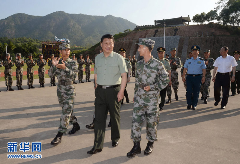 2014年7月30日，习近平看望慰问第31集团军某师官兵。李刚 摄