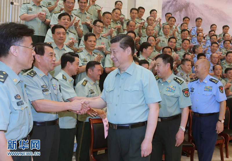 2014年7月30日，习近平亲切接见驻福州部队师以上领导干部。李刚 摄