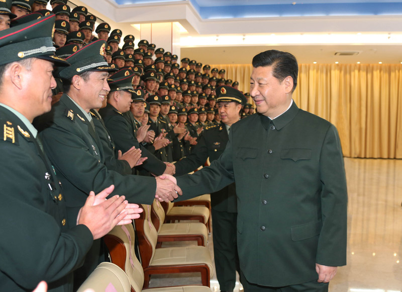 2014年12月20日，习近平亲切接见驻澳门部队全体干部。李刚 摄