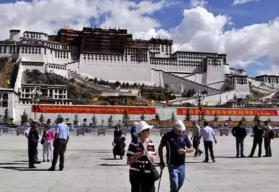 辉煌50年：西藏公路从无到有 世界游客畅行“世界屋脊”