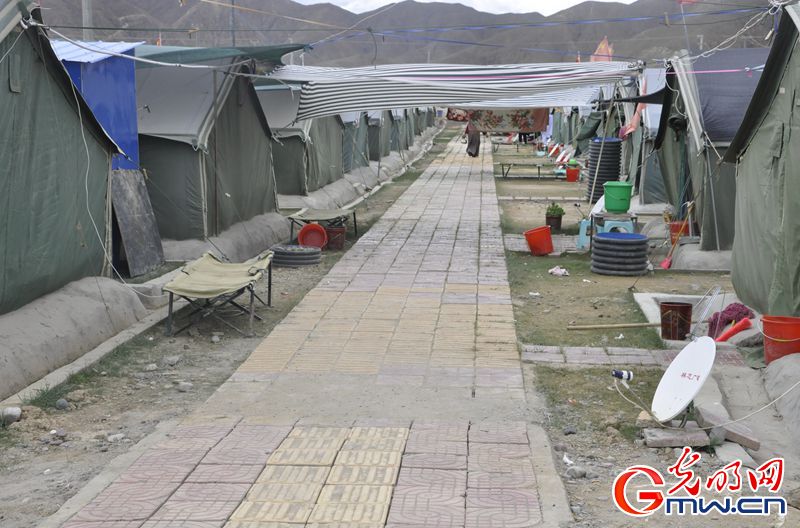 走进西藏“4·25”地震安置点：能看电视免费用餐