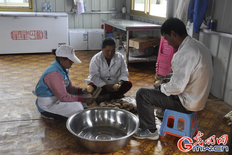 走进西藏“4·25”地震安置点：能看电视免费用餐