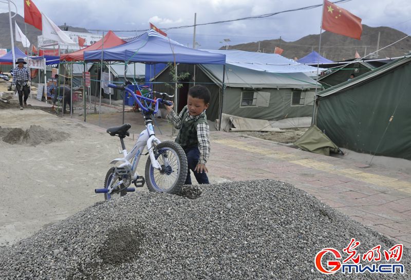 走进西藏“4·25”地震安置点：能看电视免费用餐