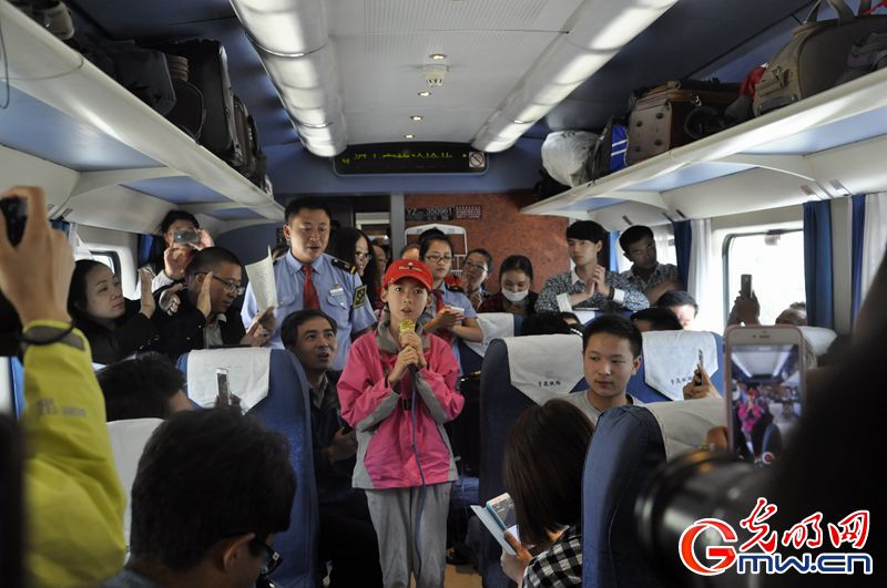 拉日铁路开通一周年：高原天路便捷交通带动旅游