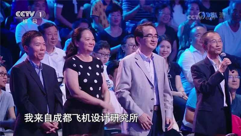 吴光辉院士的大学同班同学(从左到右—夏展敏,曾晓平,徐明和卢克