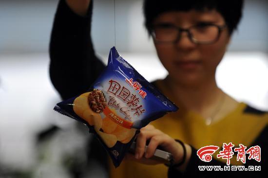 市民超市买薯片遇到空包装 工作人员：时有发生