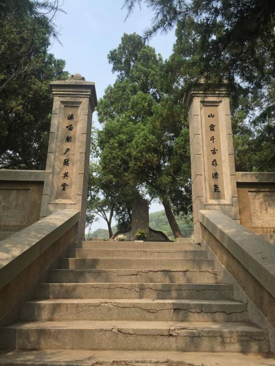 红色纪念大连之困：烈士陵园大门丢失，罢工纪念碑拆了建小区