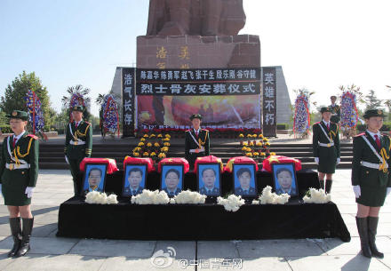安葬仪式现场。
