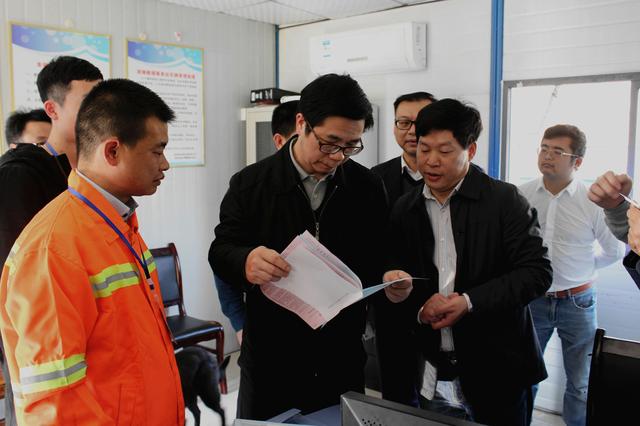 湖南省交通厅副厅长肖文伟带队检查高速公路车辆救援服务工作