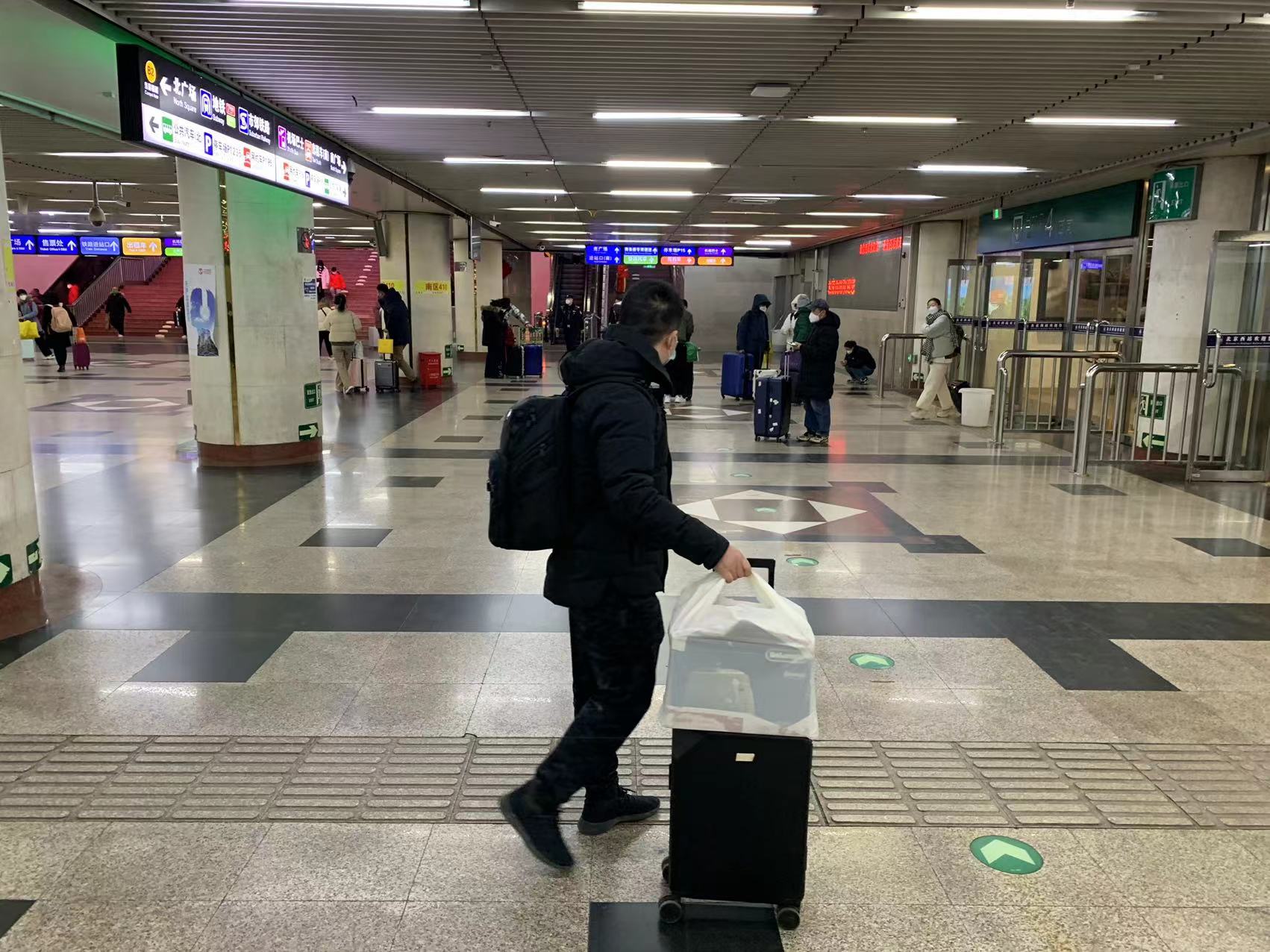 记者探访长途车站：带着亲人的祝福 他们返京准备复工了_央广网